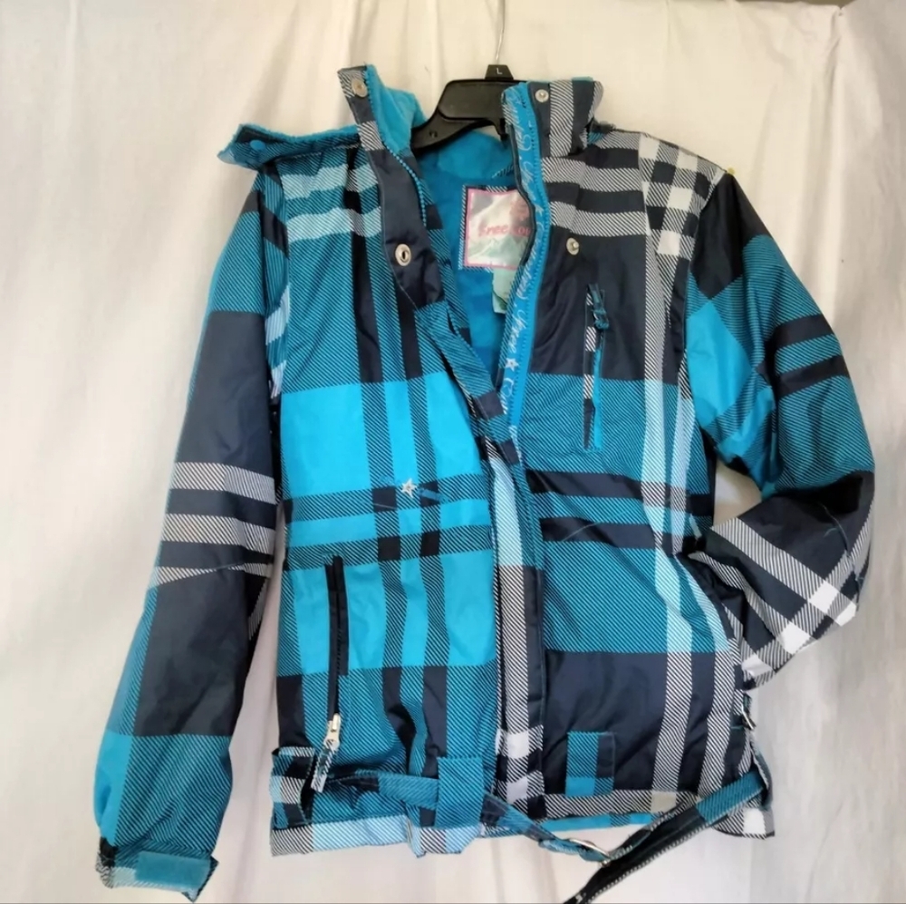 Blue and Black Puffer Jacket with Stand-Up Collar and Full-Length Zipper
